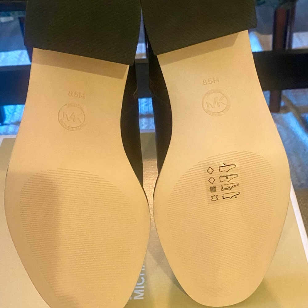 MICHAEL KORS 100% LEATHER MINDY Block Heel Bootie NEW IN BOX | MSRP $295 | S 8.5 - Picture 13 of 14